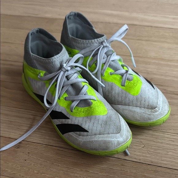 Adidas Predator Turf Shoes Youth 2.5 - Picture 1 of 3